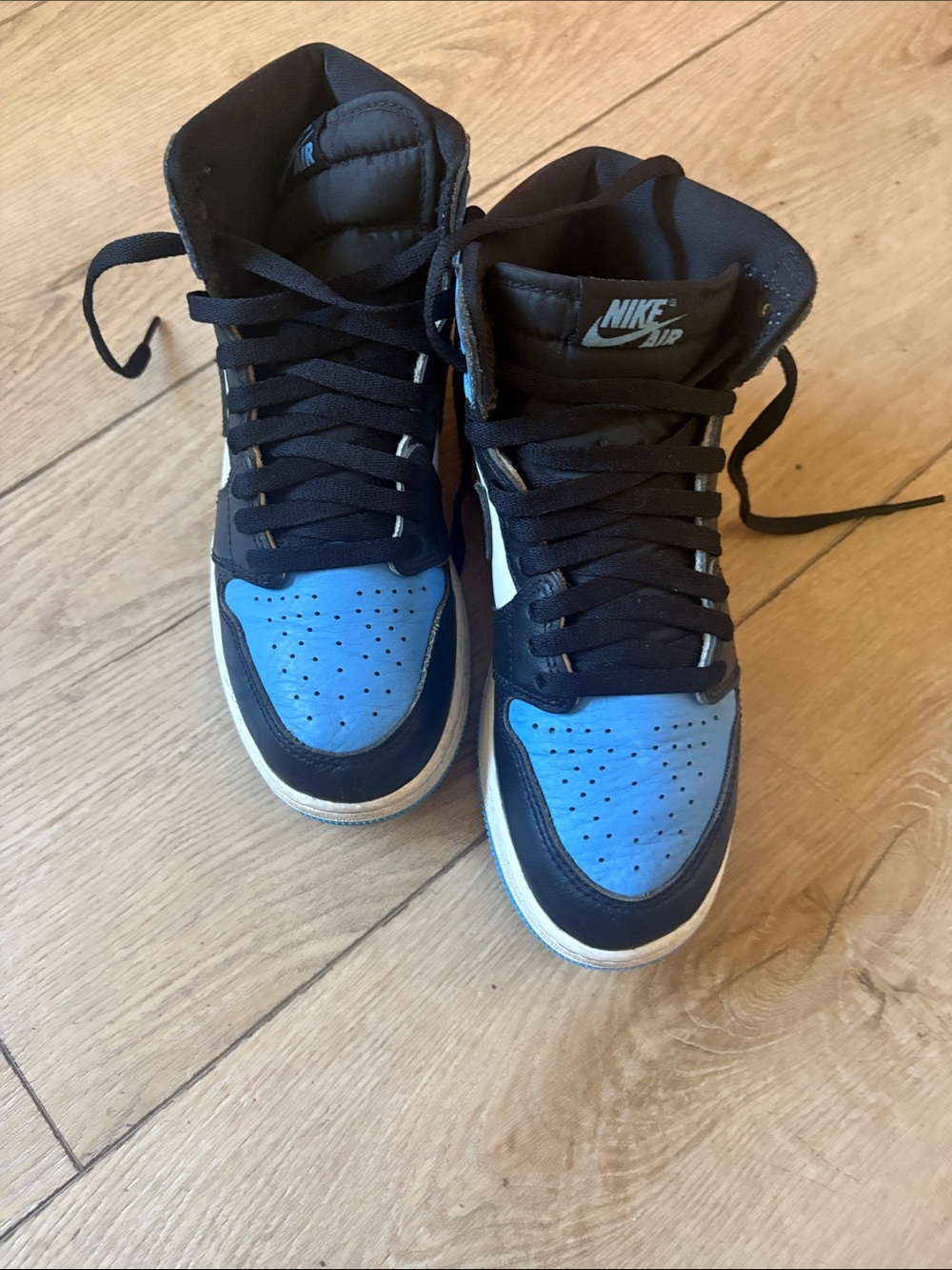 Jordan 1 size 6Y High-Top Sneakers in Black and Blue